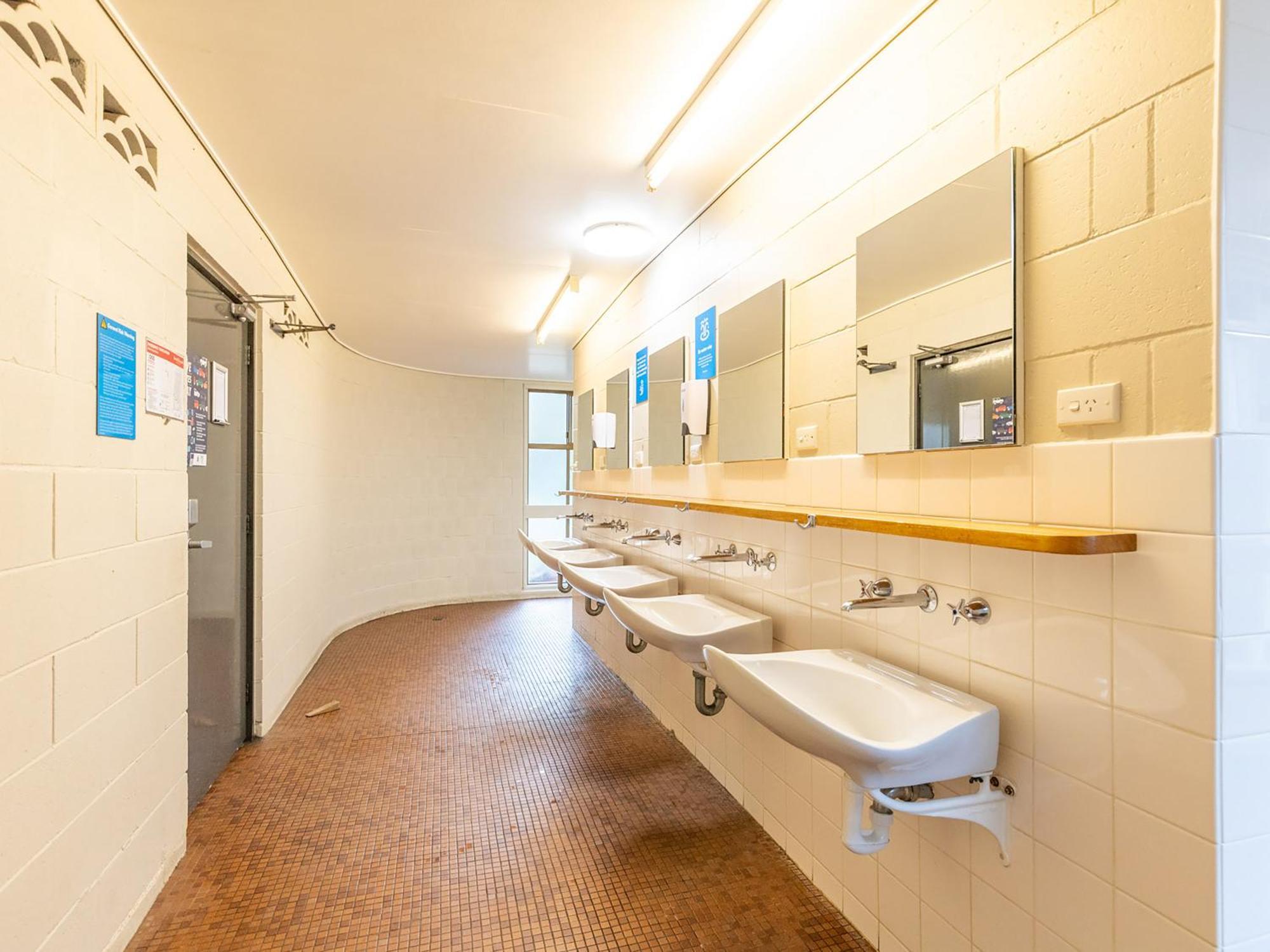 Nrma Bairnsdale Riverside Holiday Park Bagian luar foto
