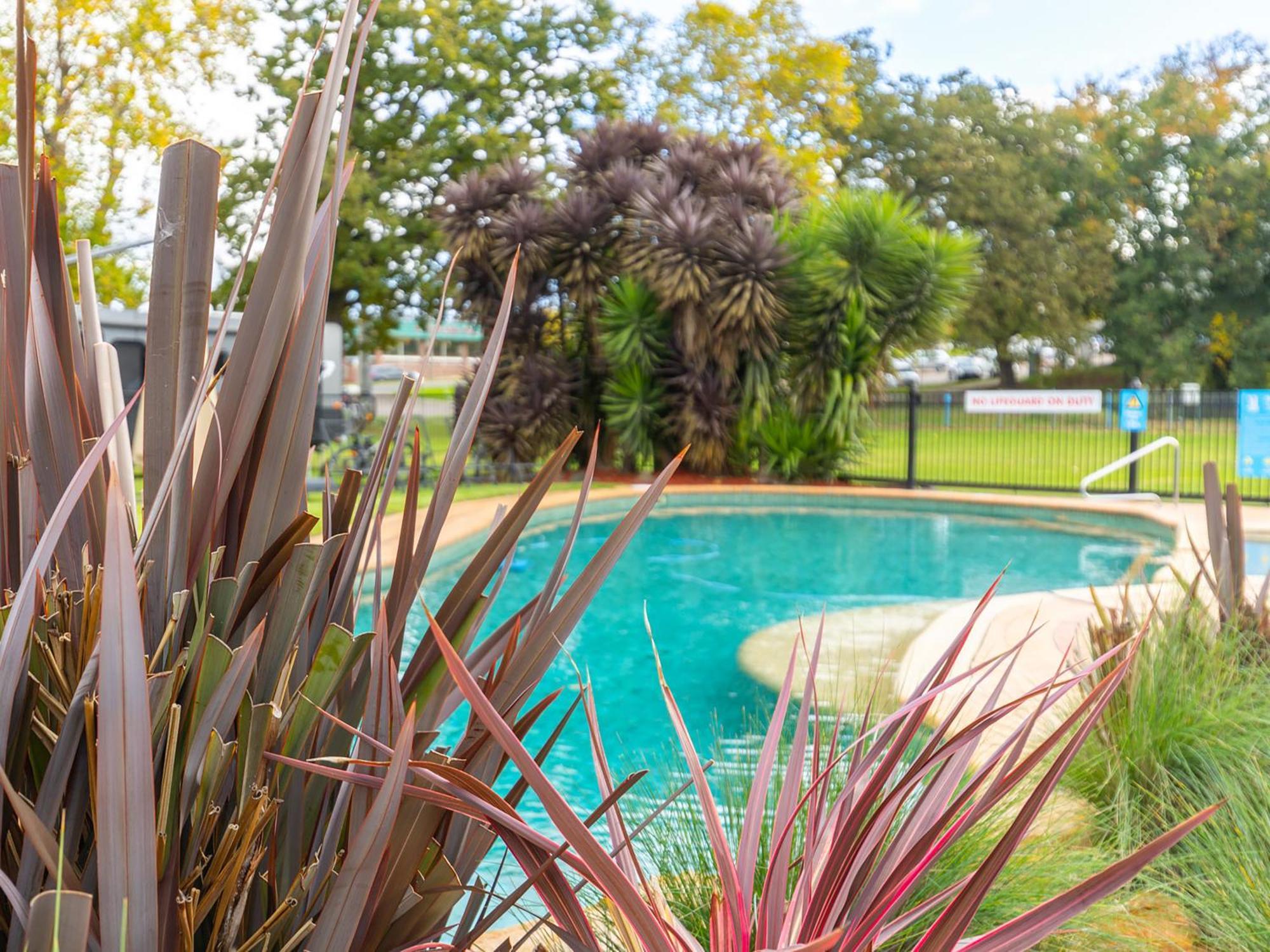 Nrma Bairnsdale Riverside Holiday Park Bagian luar foto