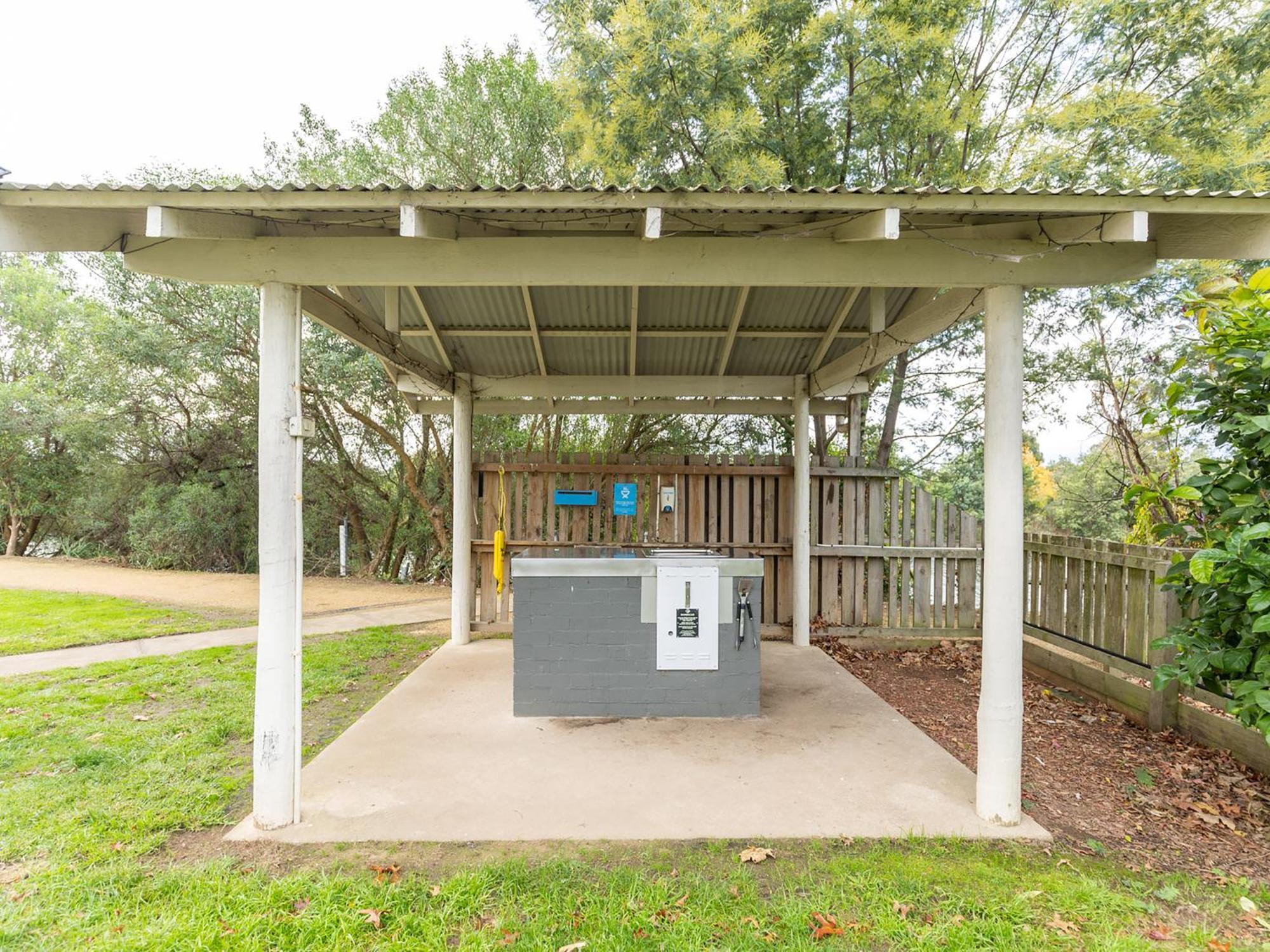 Nrma Bairnsdale Riverside Holiday Park Bagian luar foto