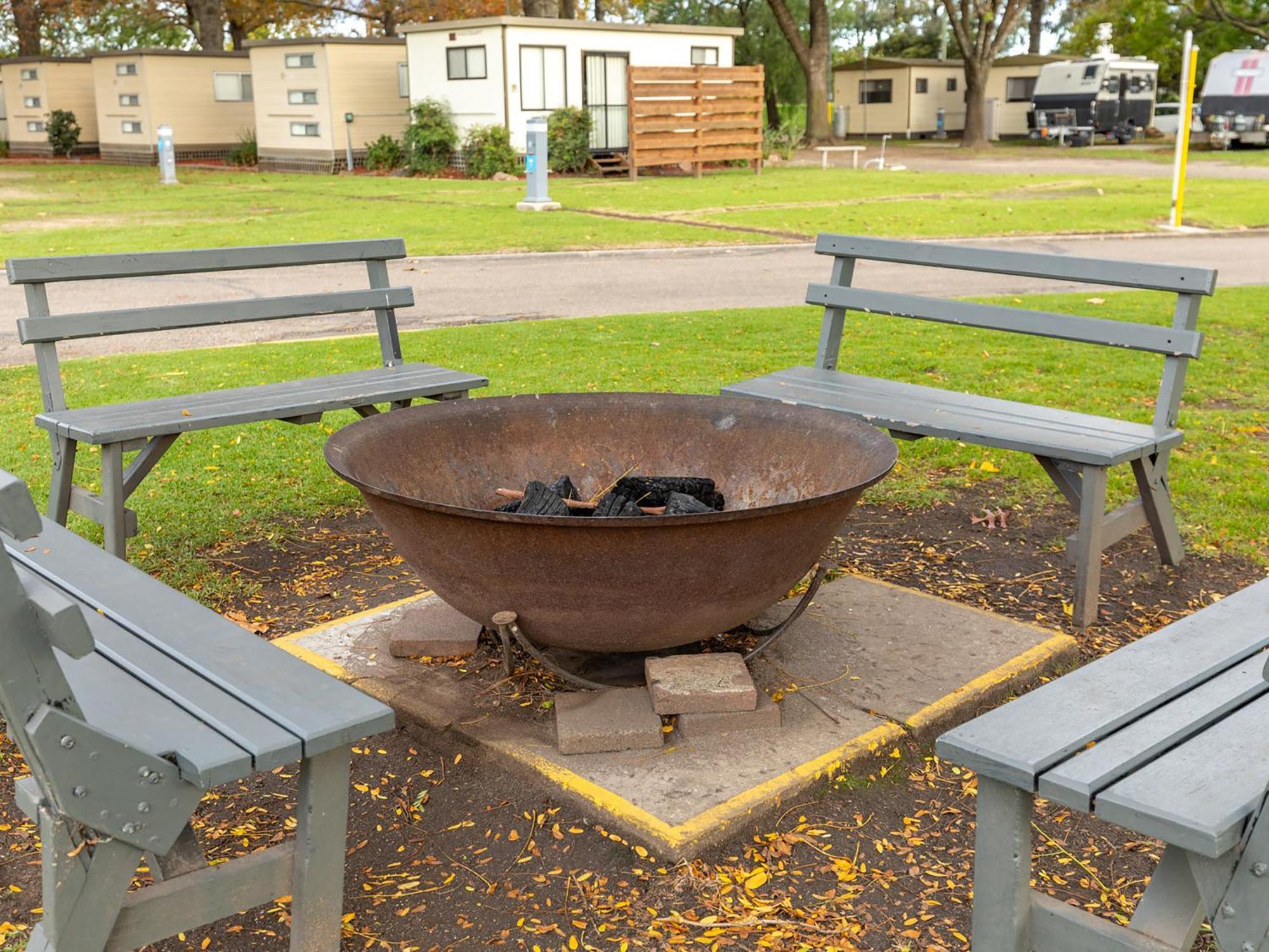 Nrma Bairnsdale Riverside Holiday Park Bagian luar foto
