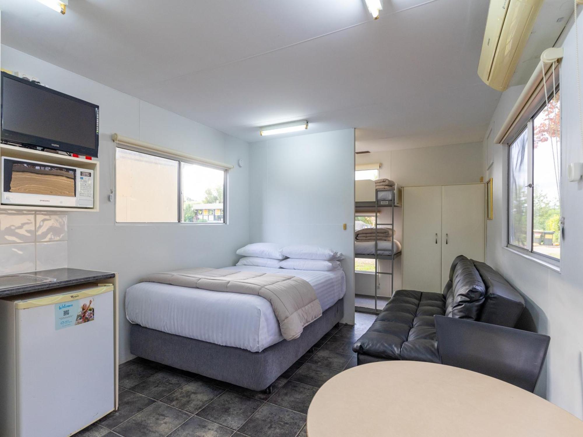 Nrma Bairnsdale Riverside Holiday Park Ruang foto