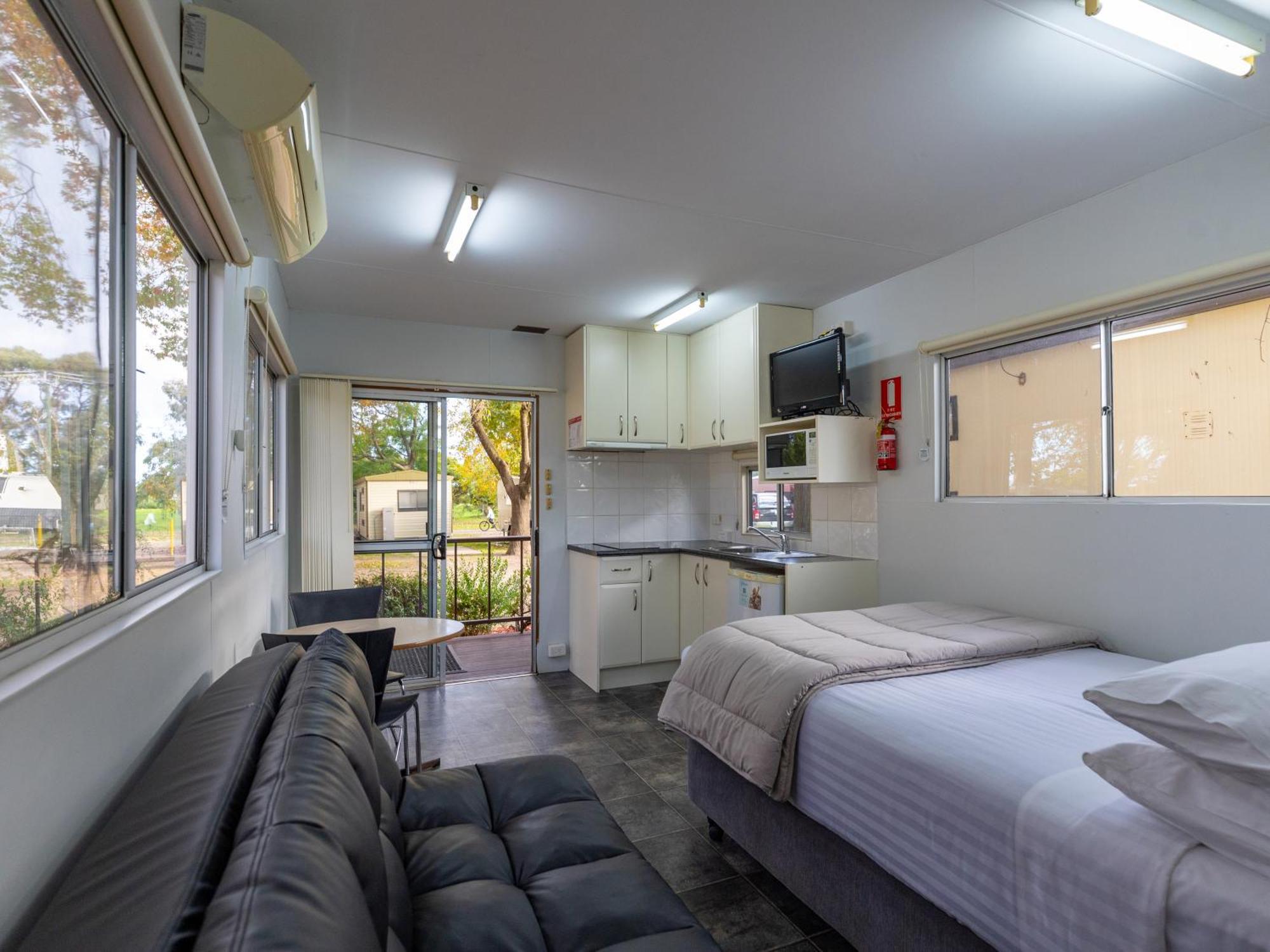 Nrma Bairnsdale Riverside Holiday Park Ruang foto